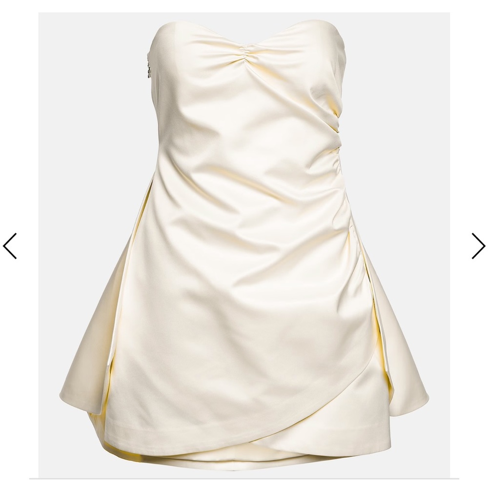 NEVER WORN. Strapless bridal mini dress. Size 34 or US 4. Runs small.